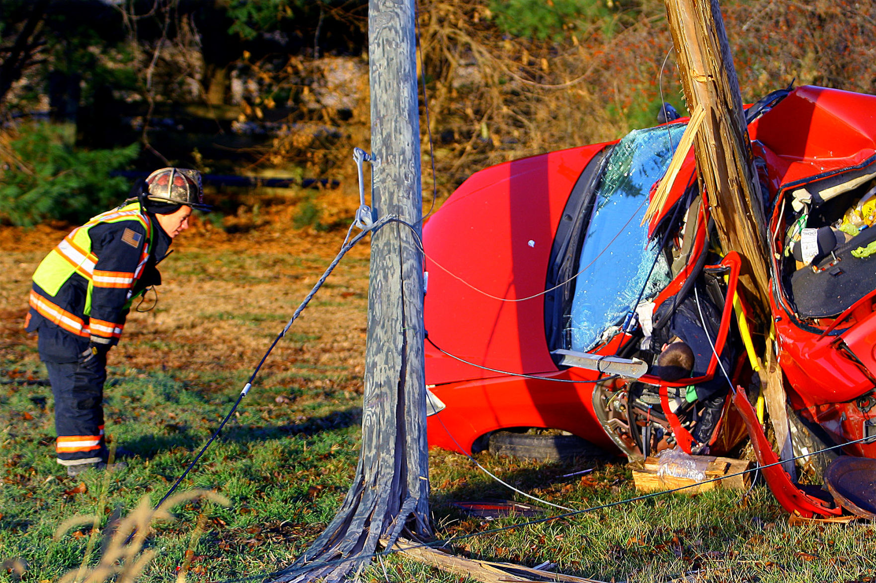 Car - Pole Accident 01.jpg